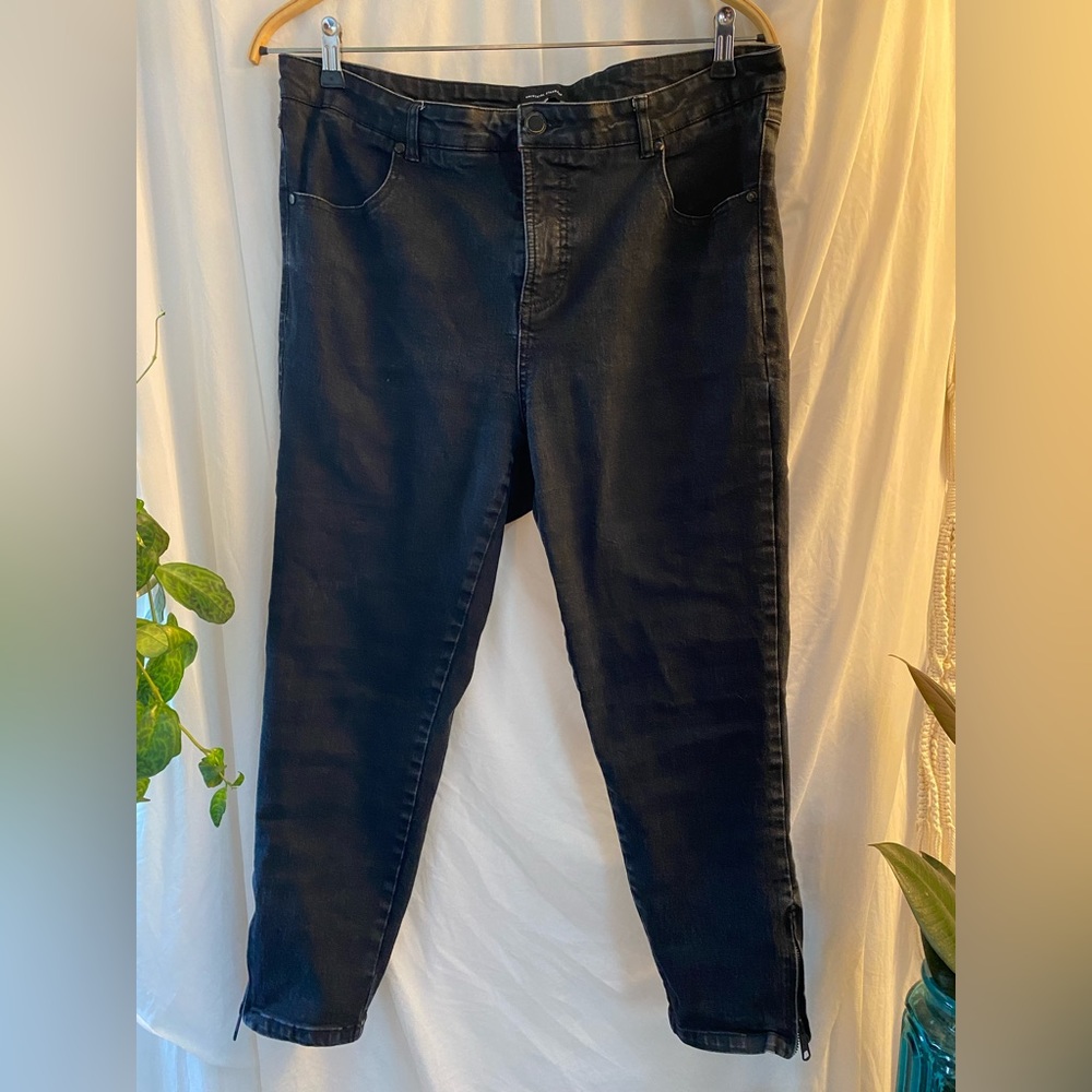 High waisted vintage black jeans with side ankle zip